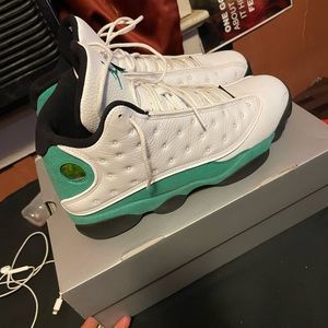 Retro Jordan 13 white lucky green (pre owned)